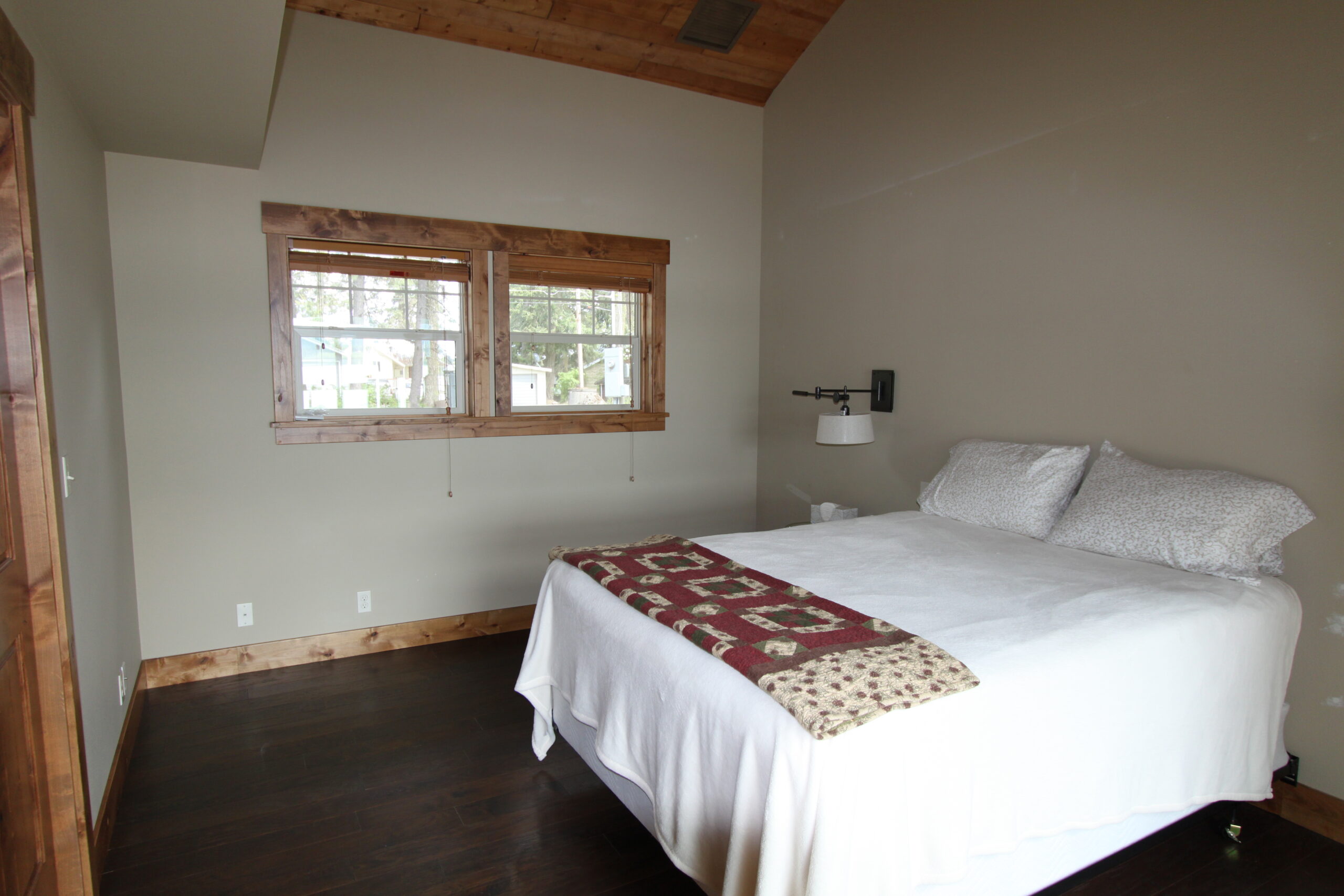 Guest Bedroom - Queen